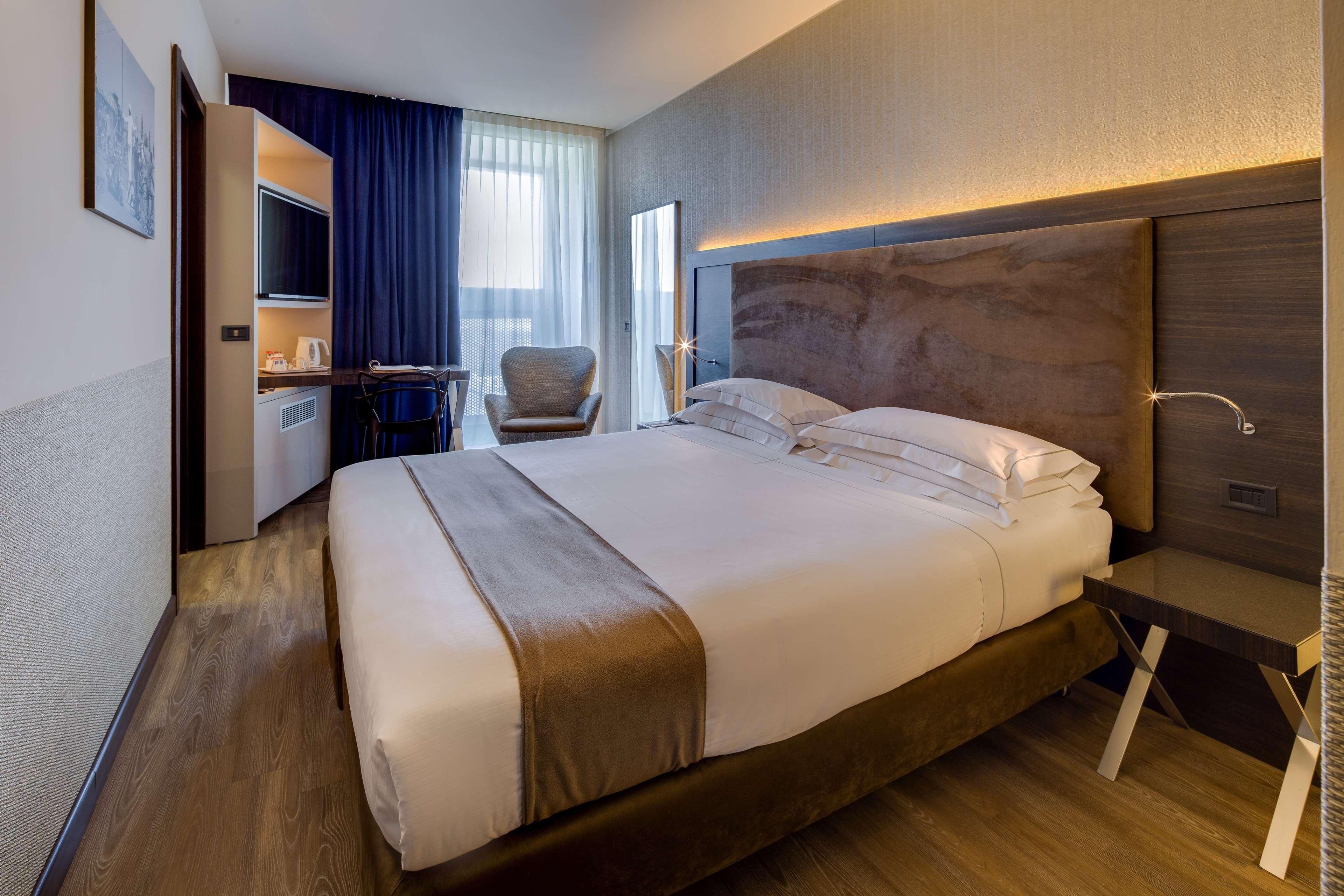 Best Western Plus Hotel Farnese パルマ エクステリア 写真