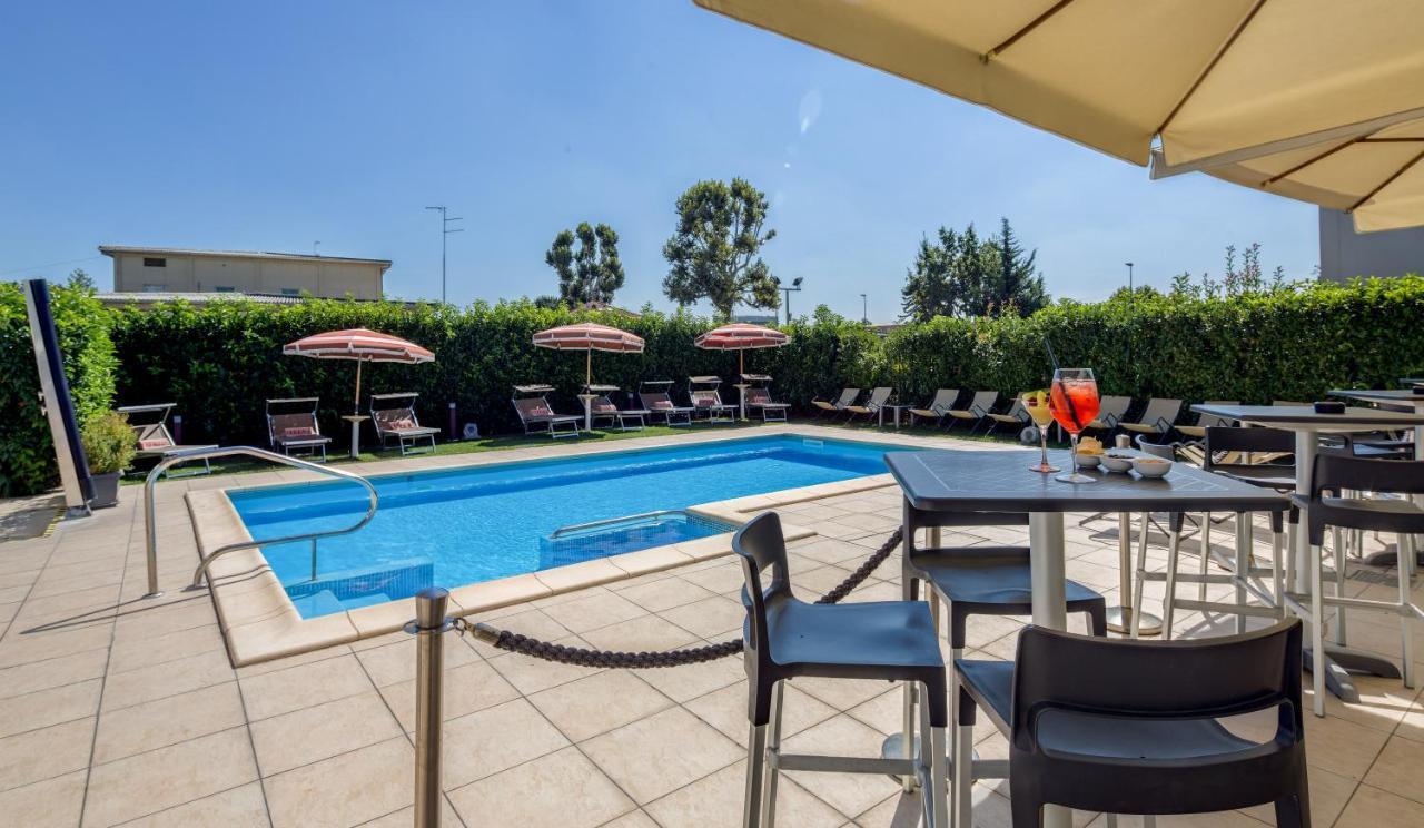 Best Western Plus Hotel Farnese パルマ エクステリア 写真